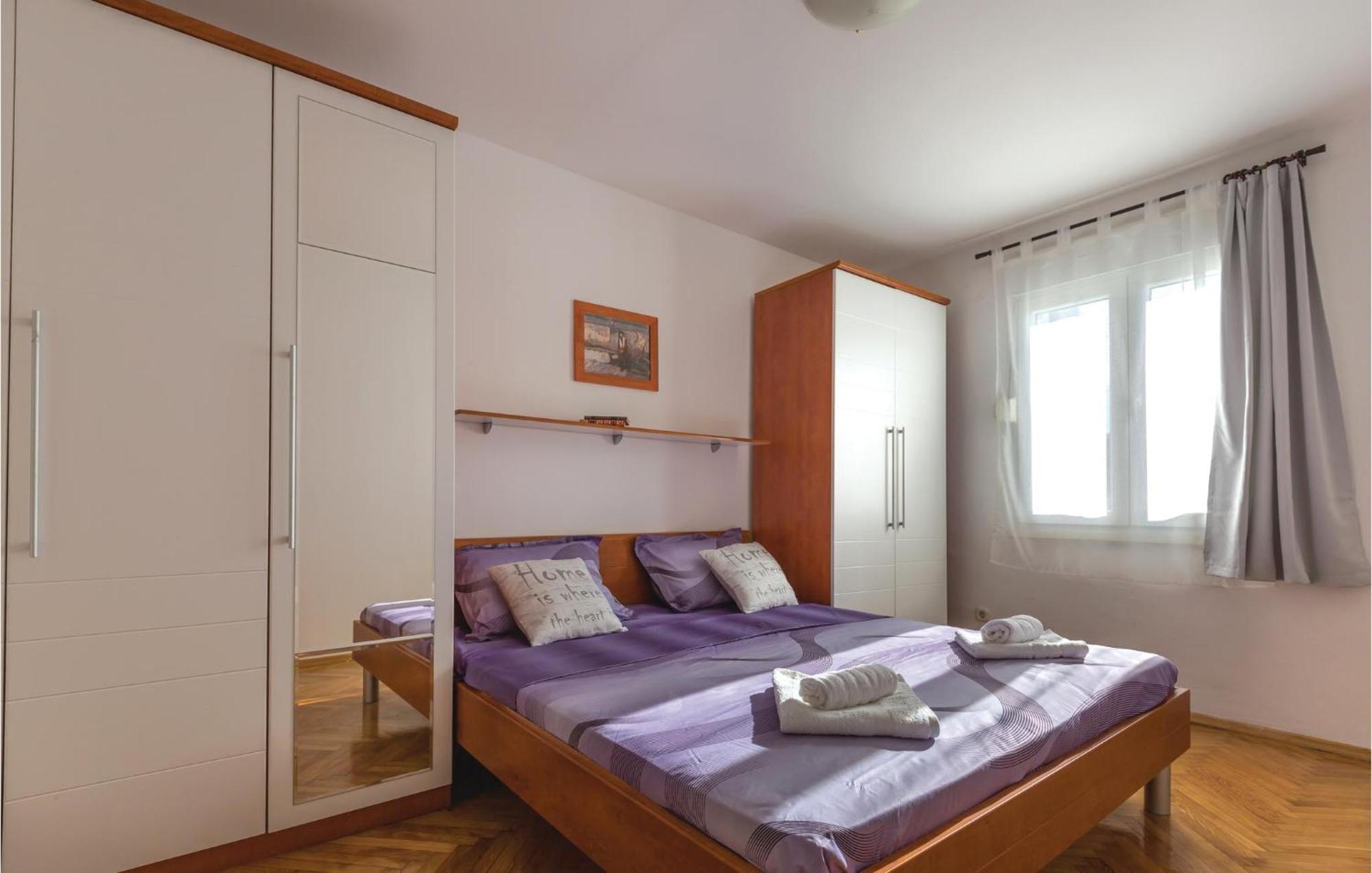 Awesome Apartment In Ploce With Kitchen 外观 照片