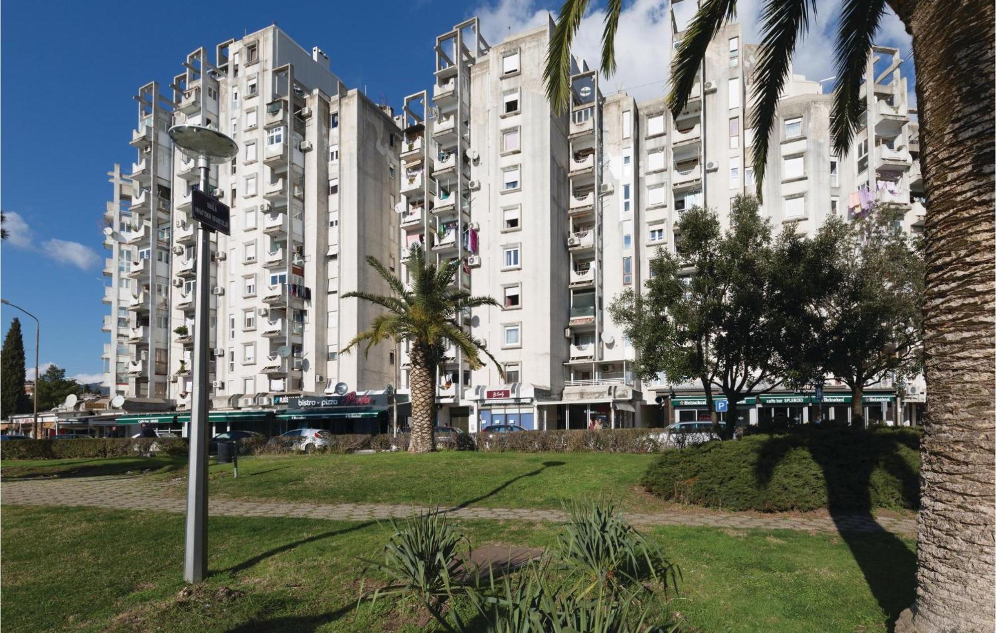 Awesome Apartment In Ploce With Kitchen 外观 照片
