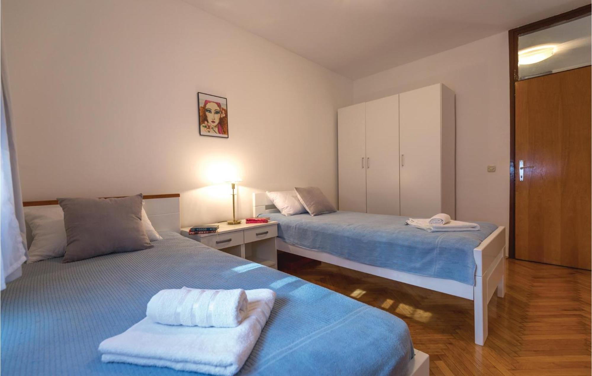 Awesome Apartment In Ploce With Kitchen 外观 照片
