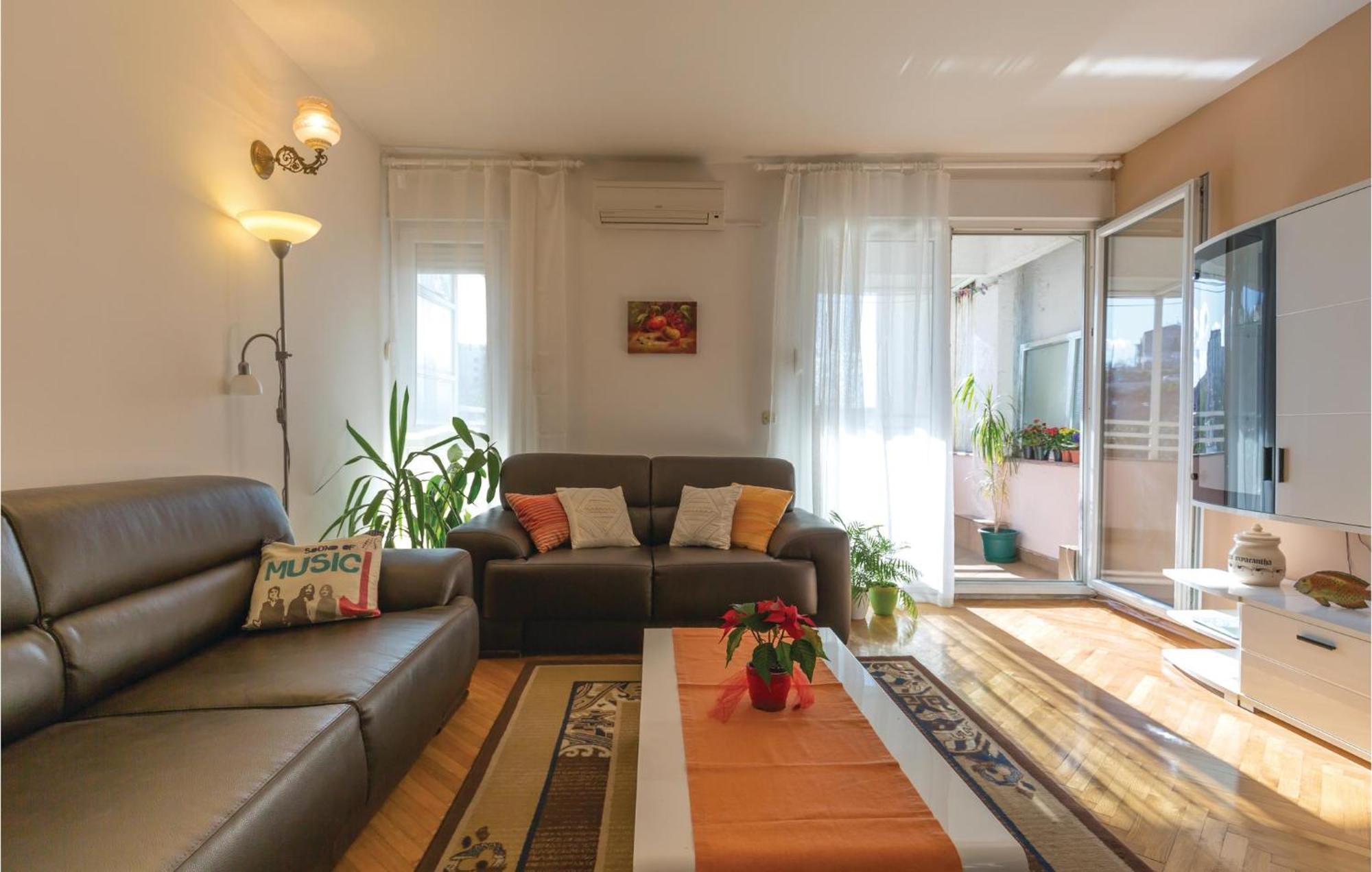 Awesome Apartment In Ploce With Kitchen 外观 照片