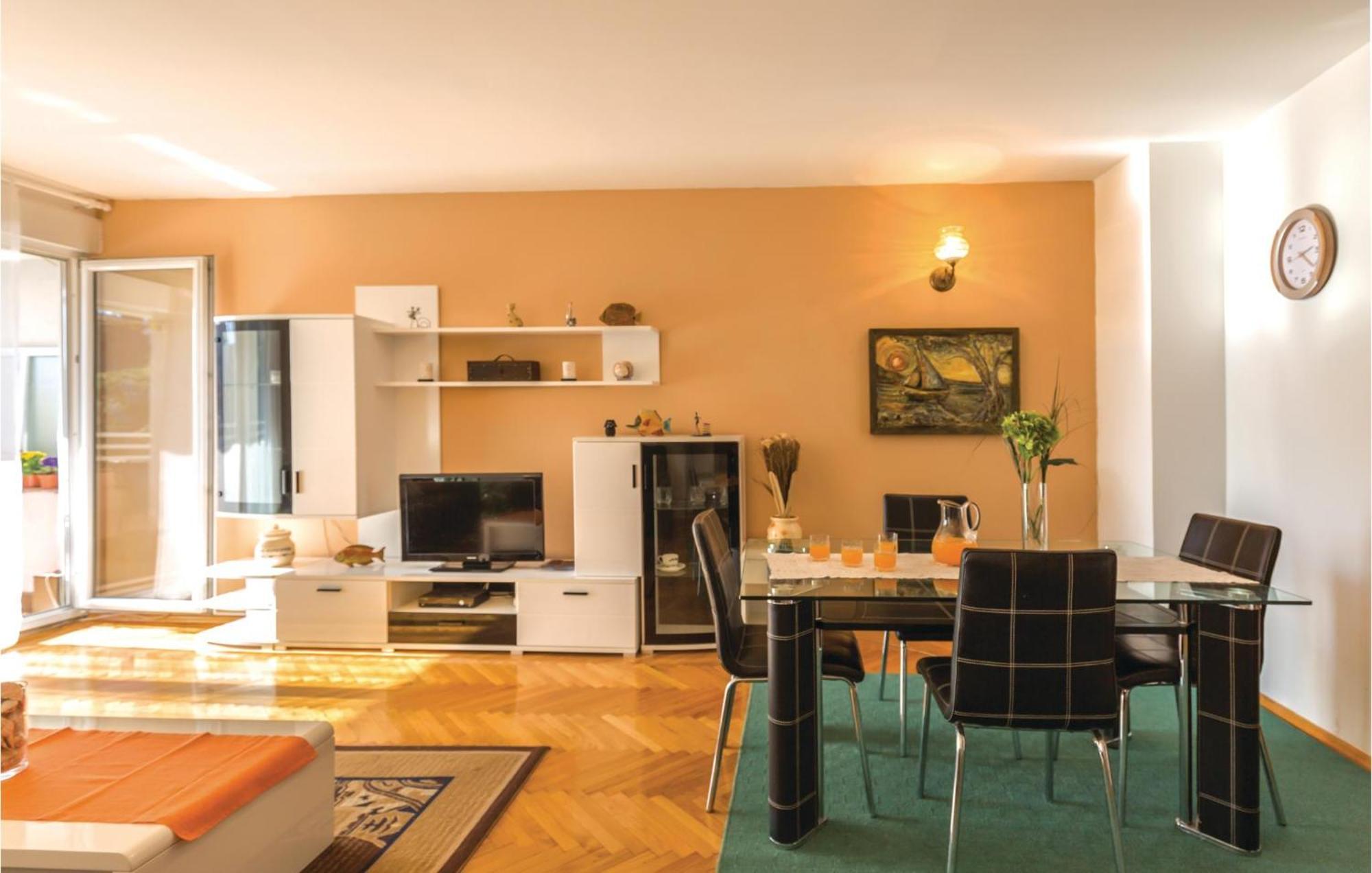 Awesome Apartment In Ploce With Kitchen 外观 照片