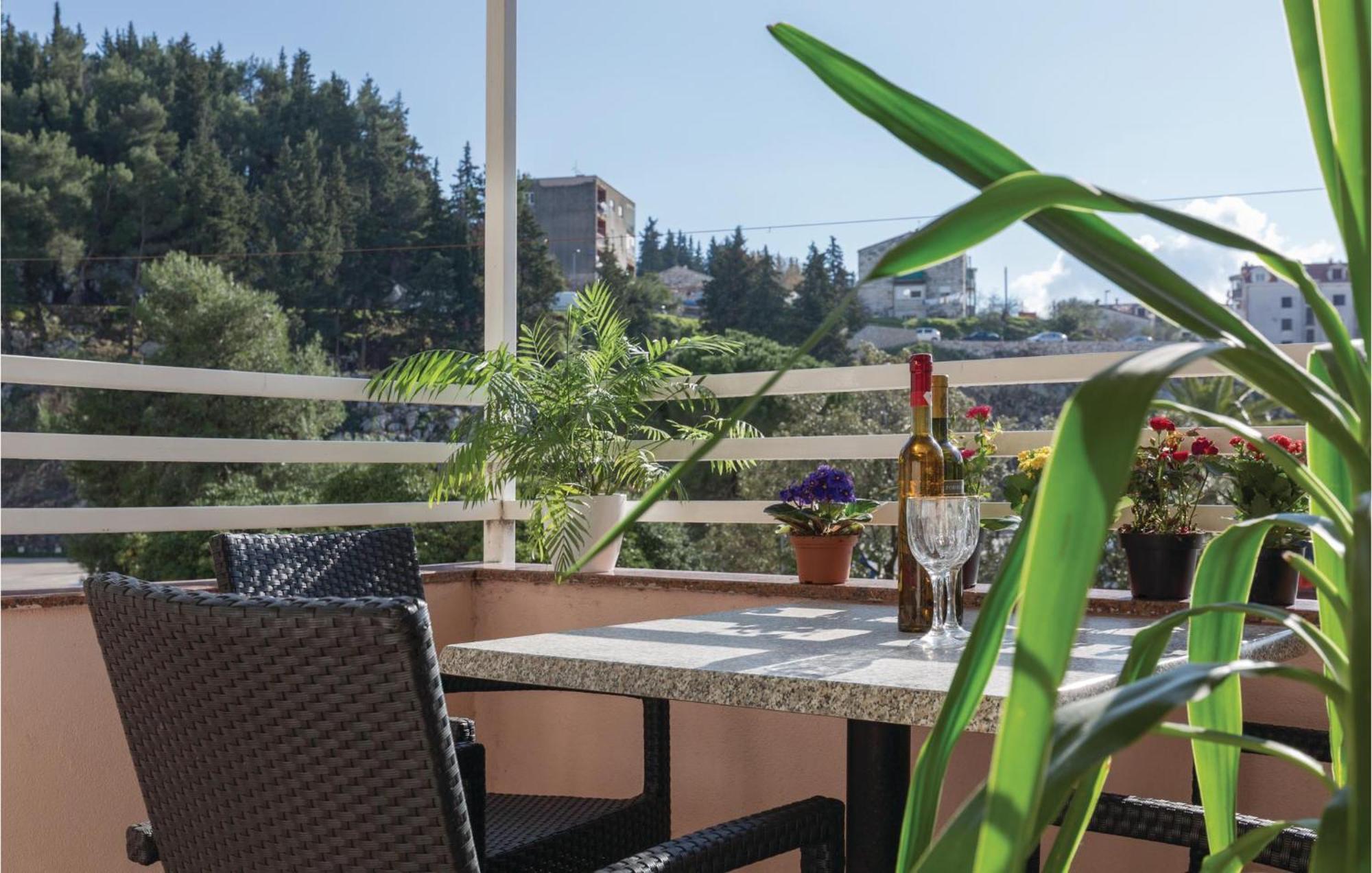 Awesome Apartment In Ploce With Kitchen 外观 照片