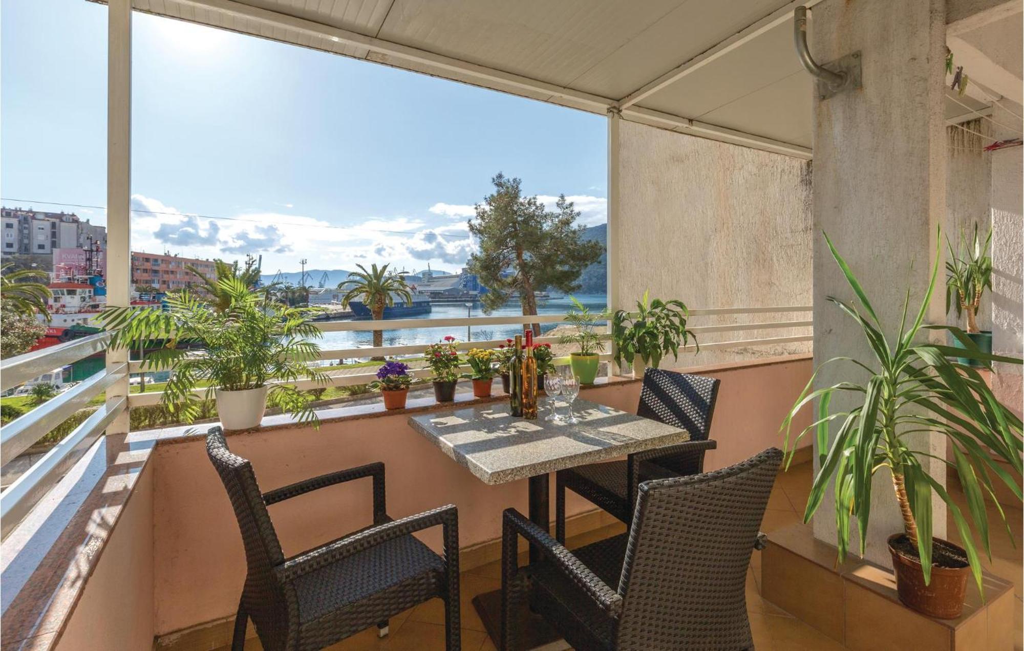 Awesome Apartment In Ploce With Kitchen 外观 照片